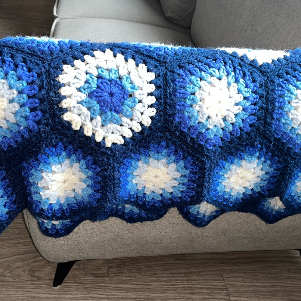 Vintage hexagon granny style crochet throw - Picture 3 of 5